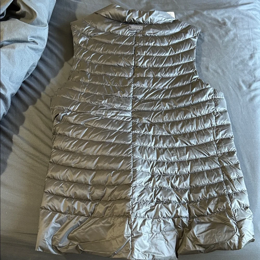 Athleta Silver Quilted Vest - Picture 5 of 5
